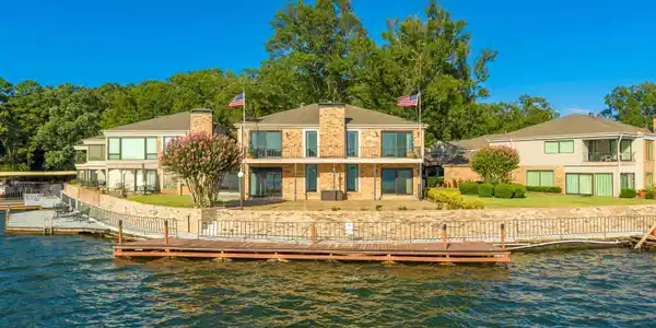 1201 Lakeshore Drive
