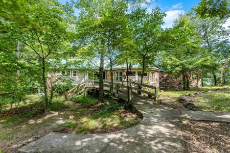 1444 Forest Home LN