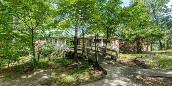 1444 Forest Home LN