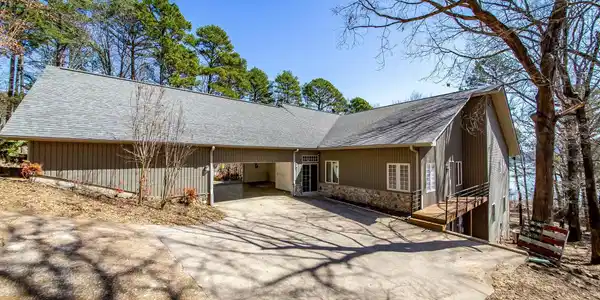 171 Wilshire Drive