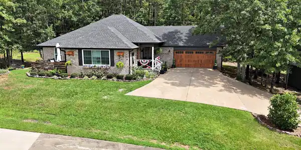 1206 Redbud Drive