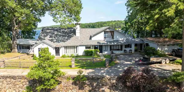 195 PENINSULA Point