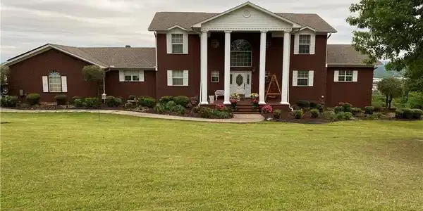 3 Bluff Dr