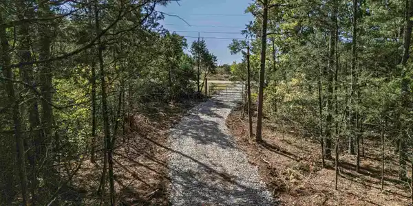 Image 3: 05_entrance gate looking toward road