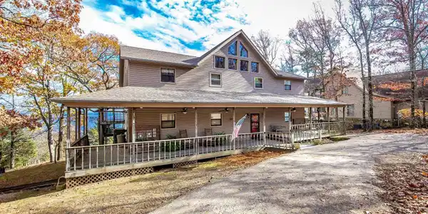 225 E Bluff