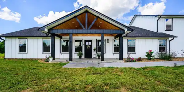 109 Serenity Ln