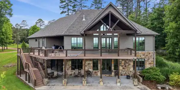 61 The Bluffs Dr