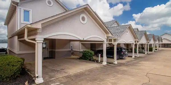 183 Villa Pointe