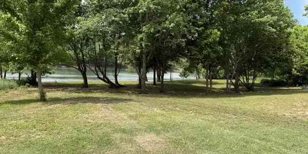 930 White River Run