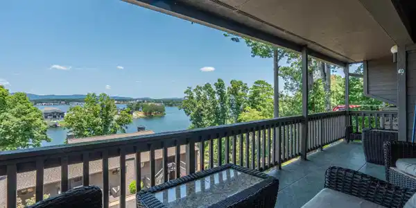 200 Hamilton Oaks