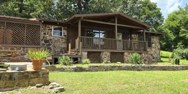 725 S Bayou