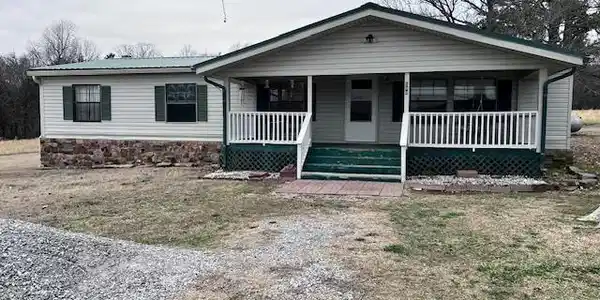 590 Oak Grove Loop