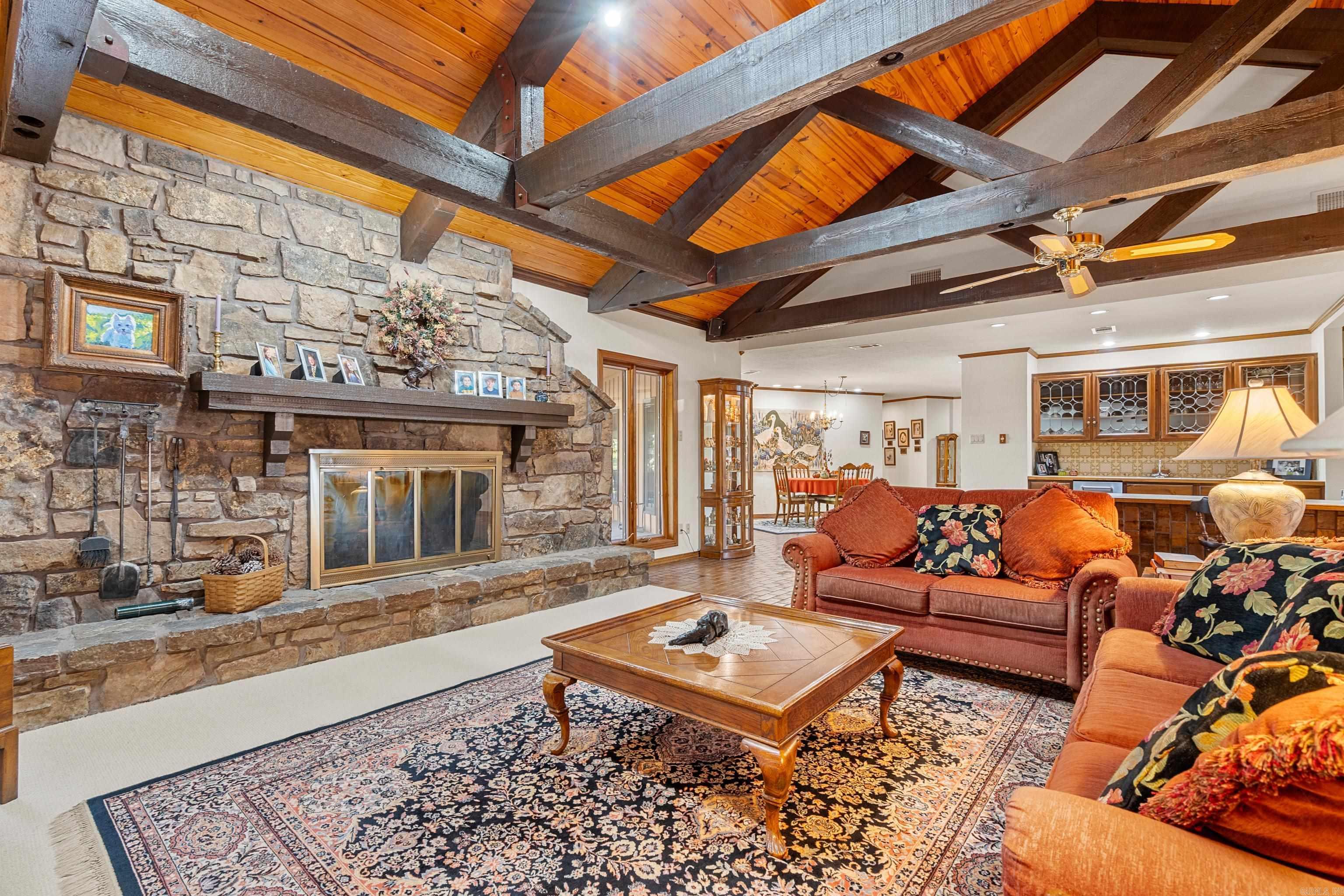 Image 3: Living Room