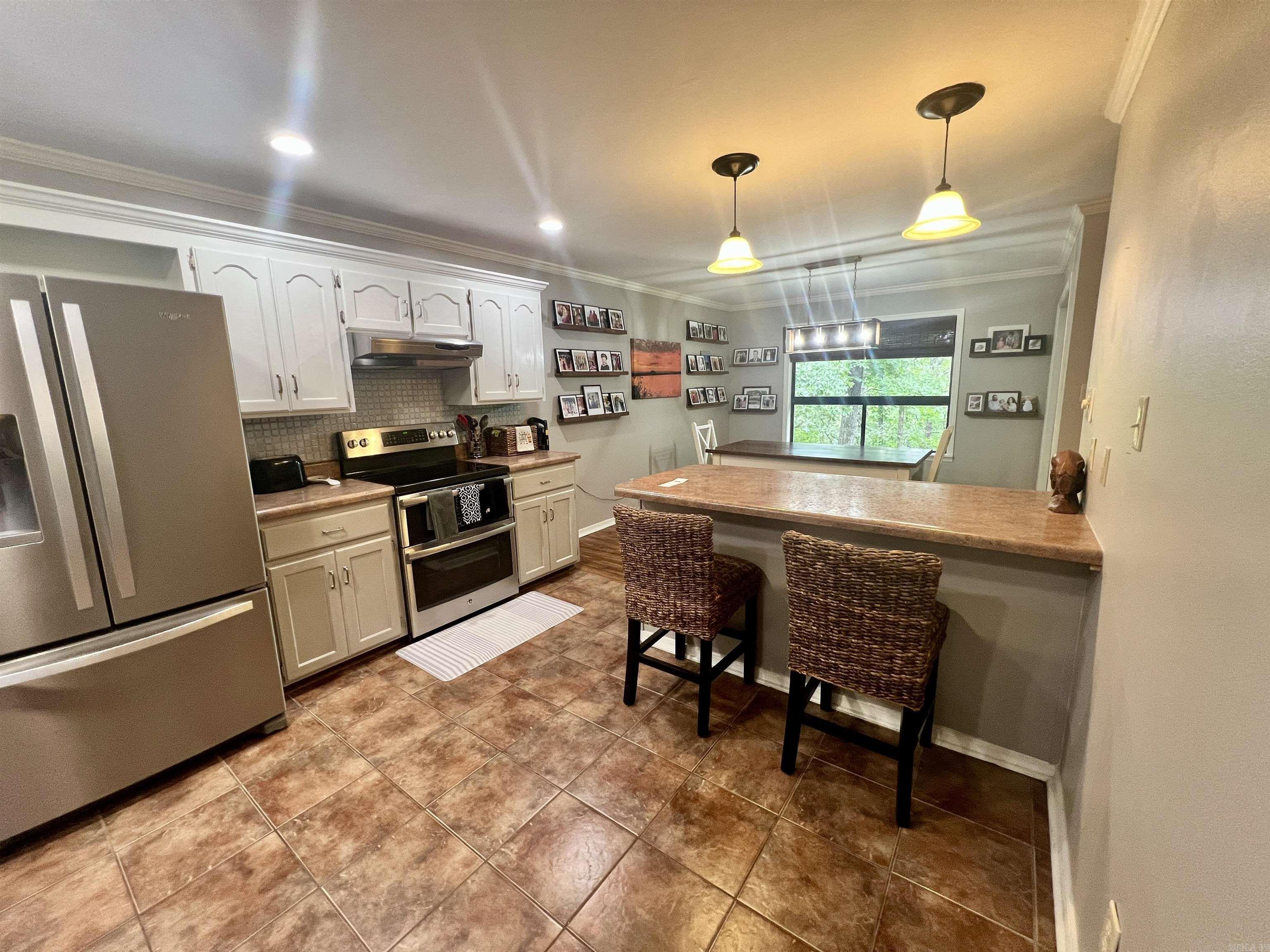 Image 2: Kitchen