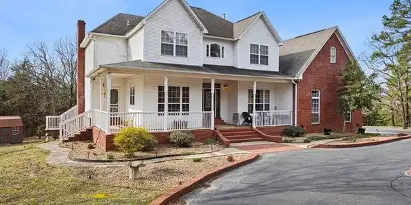 2320 Skyline Dr