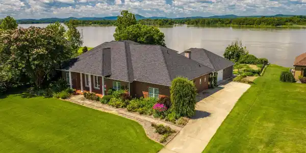 3 River Road Drive West
