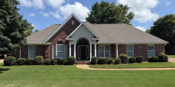 906 Eagle Bay Drive