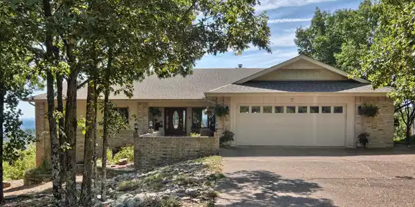7 Palisandro Drive