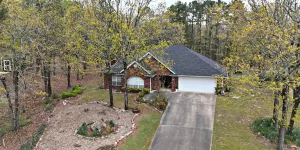 1208 Redbud Dr