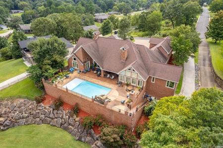 160 Cougar Terrace