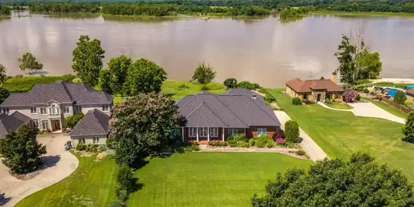 3 River Road Drive West