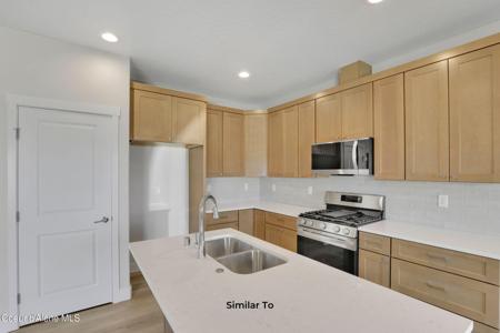 607 N Creative Way