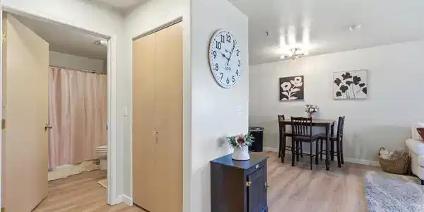 Image 4: 05-304 N Greensferry Rd Apt #202_RedHogM