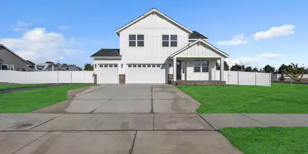 Image 3: Gunnison - Front of Home