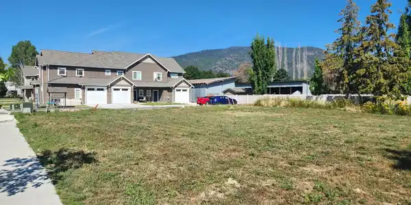 1702, 1706 1712 Onyx Court