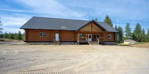 Image 4: exterior