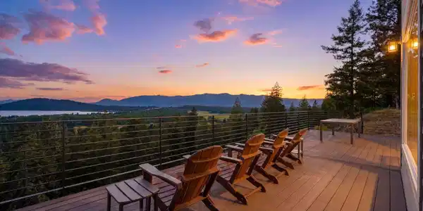 Image 3: Deck