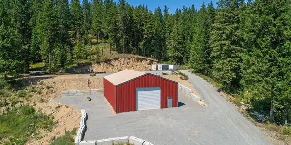 Image 4: 40 x 60 red iron shop