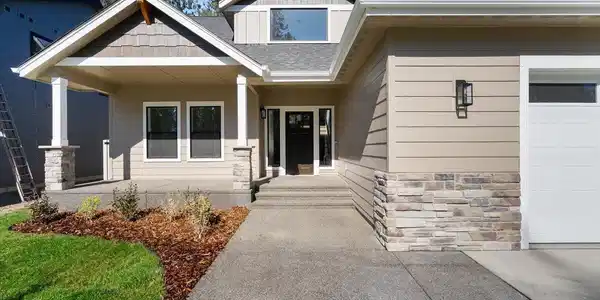 Image 3: Front walkway