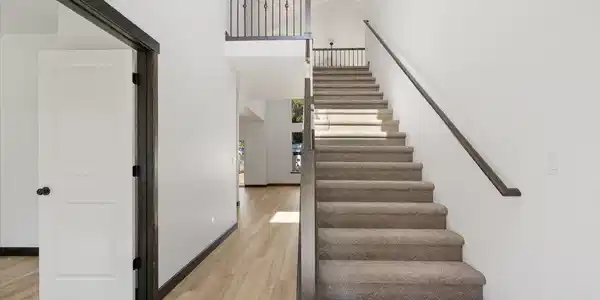 Image 4: Entry