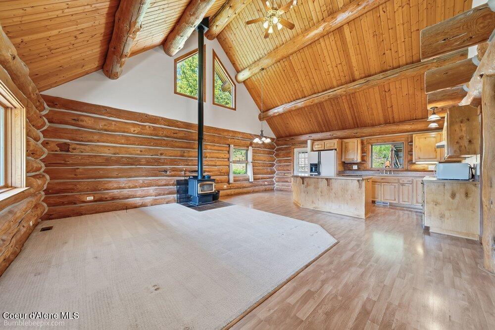 Image 4: Living Room