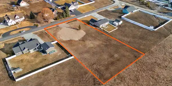 382 Solar Rd