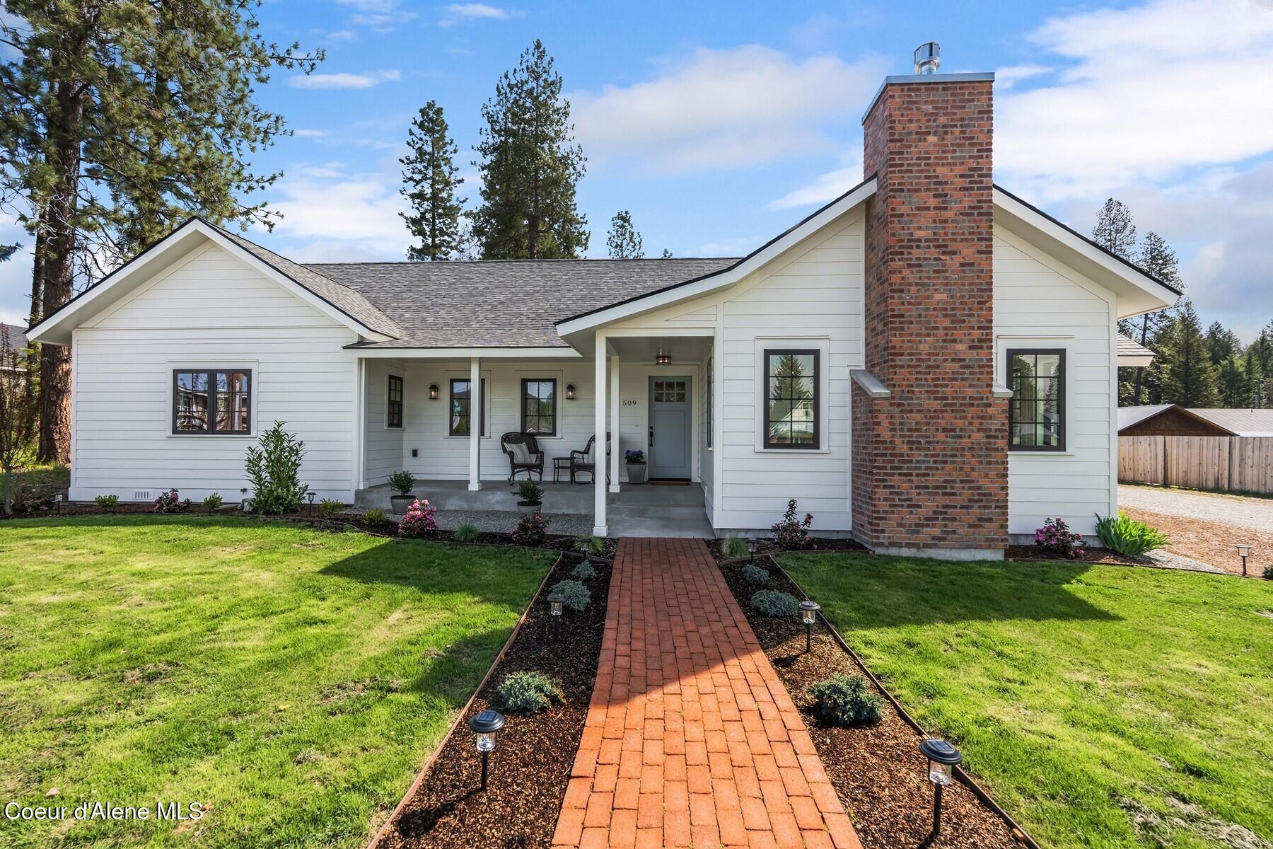 Image 3: Architect-Designed Home