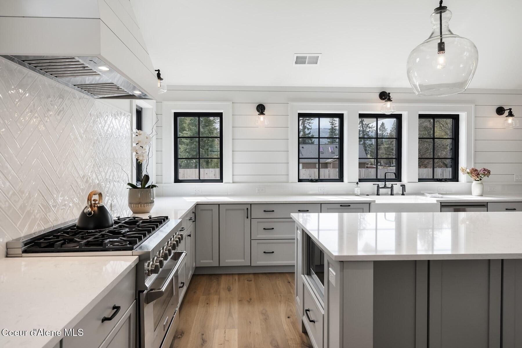 Image 4: Modern High-End Finishes