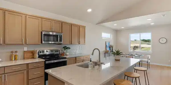 Image 4: 11-18277 E 17th Ave