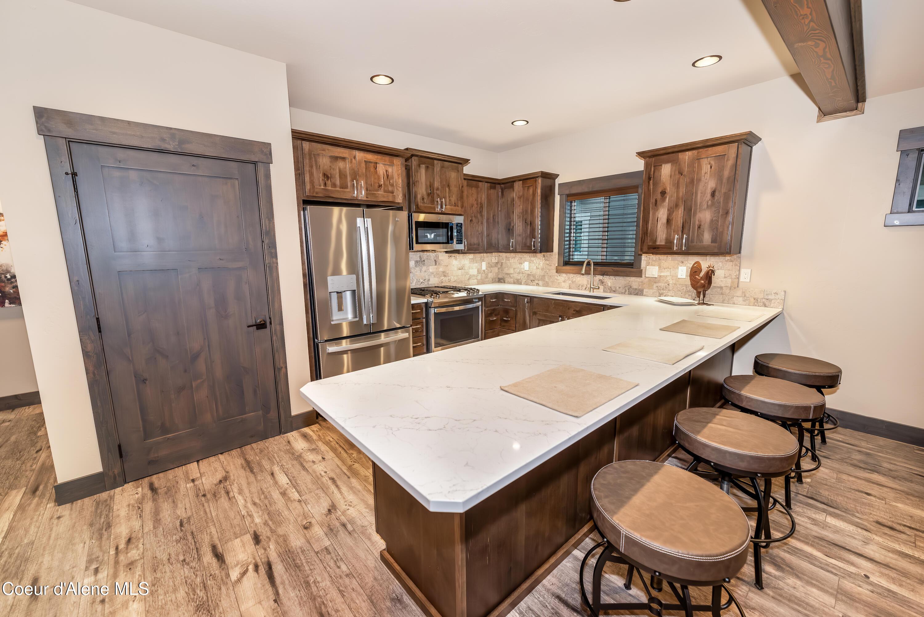 Image 4: Kitchen