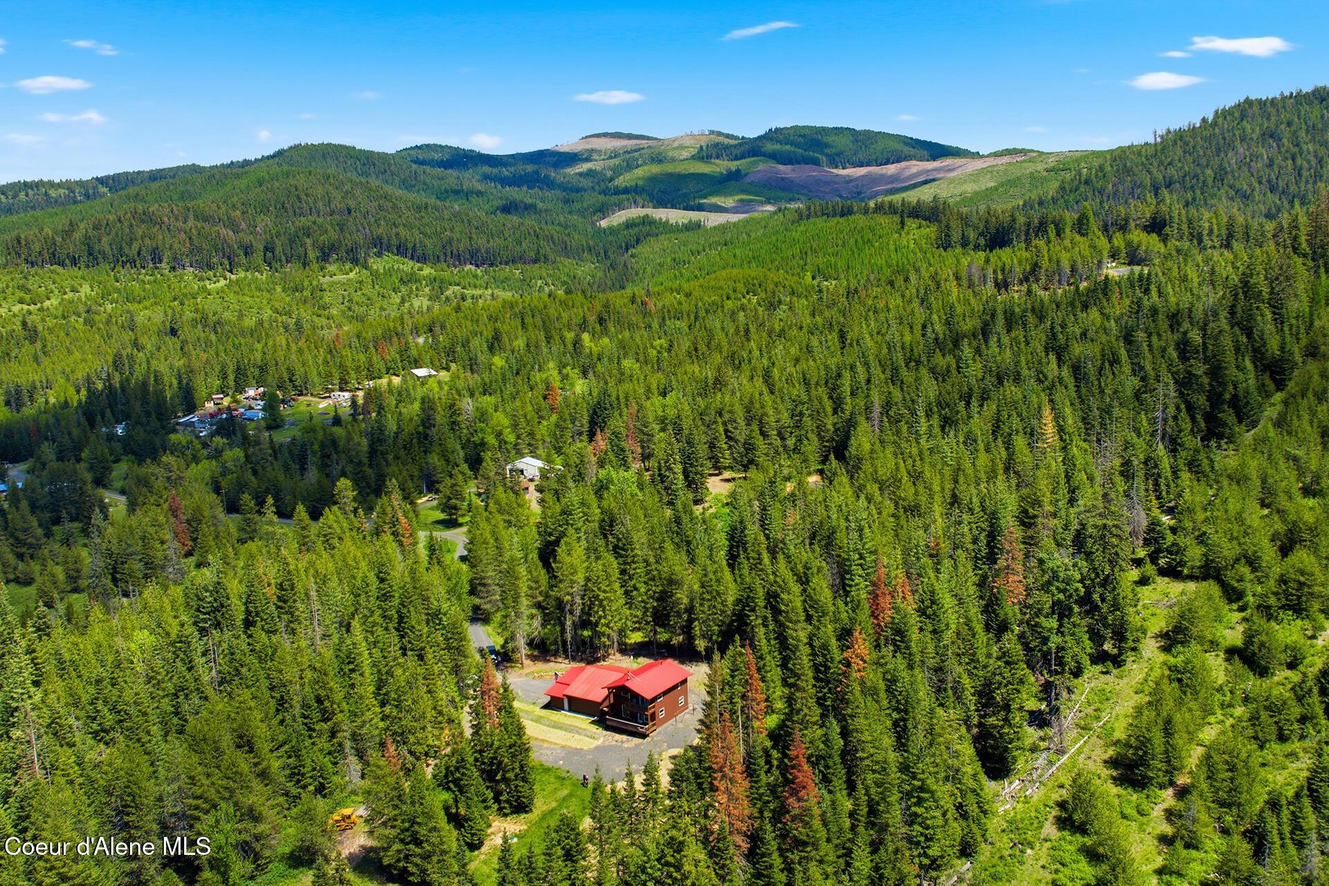 Image 4: Custom Home on 8.6 Acres