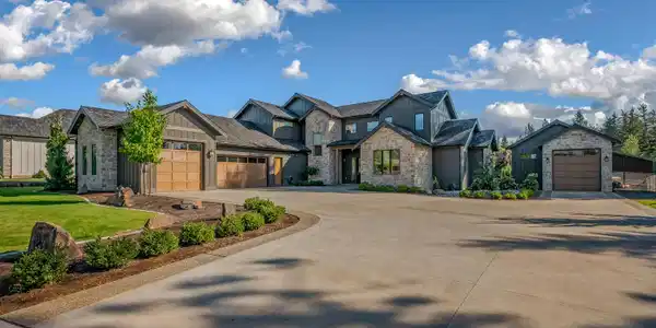 1404 E Bruin LOOP