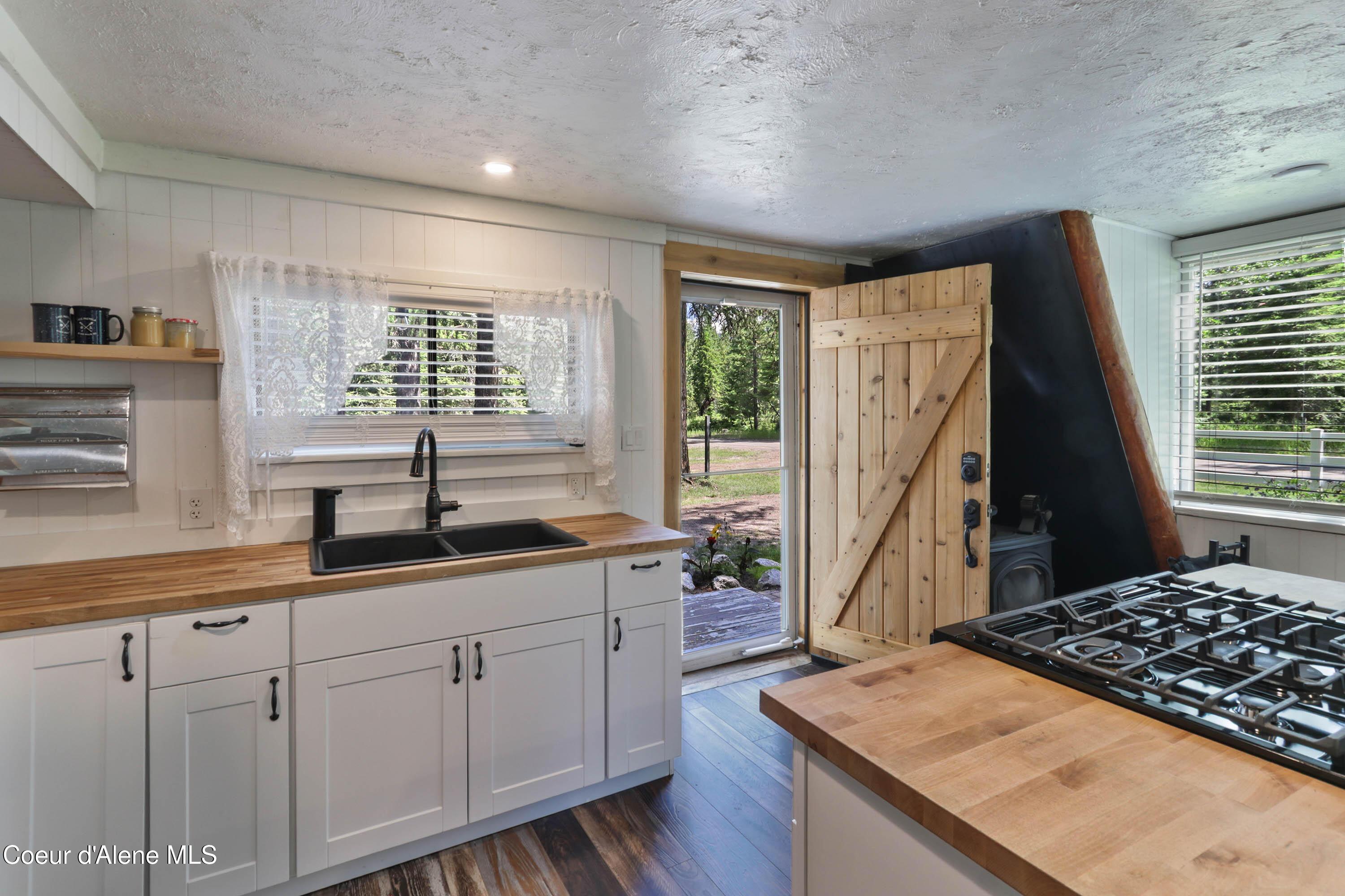 Image 4: Kitchen Wide