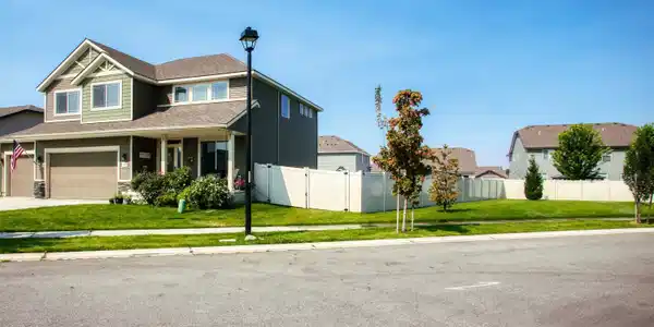 Image 2: extra large lot with space