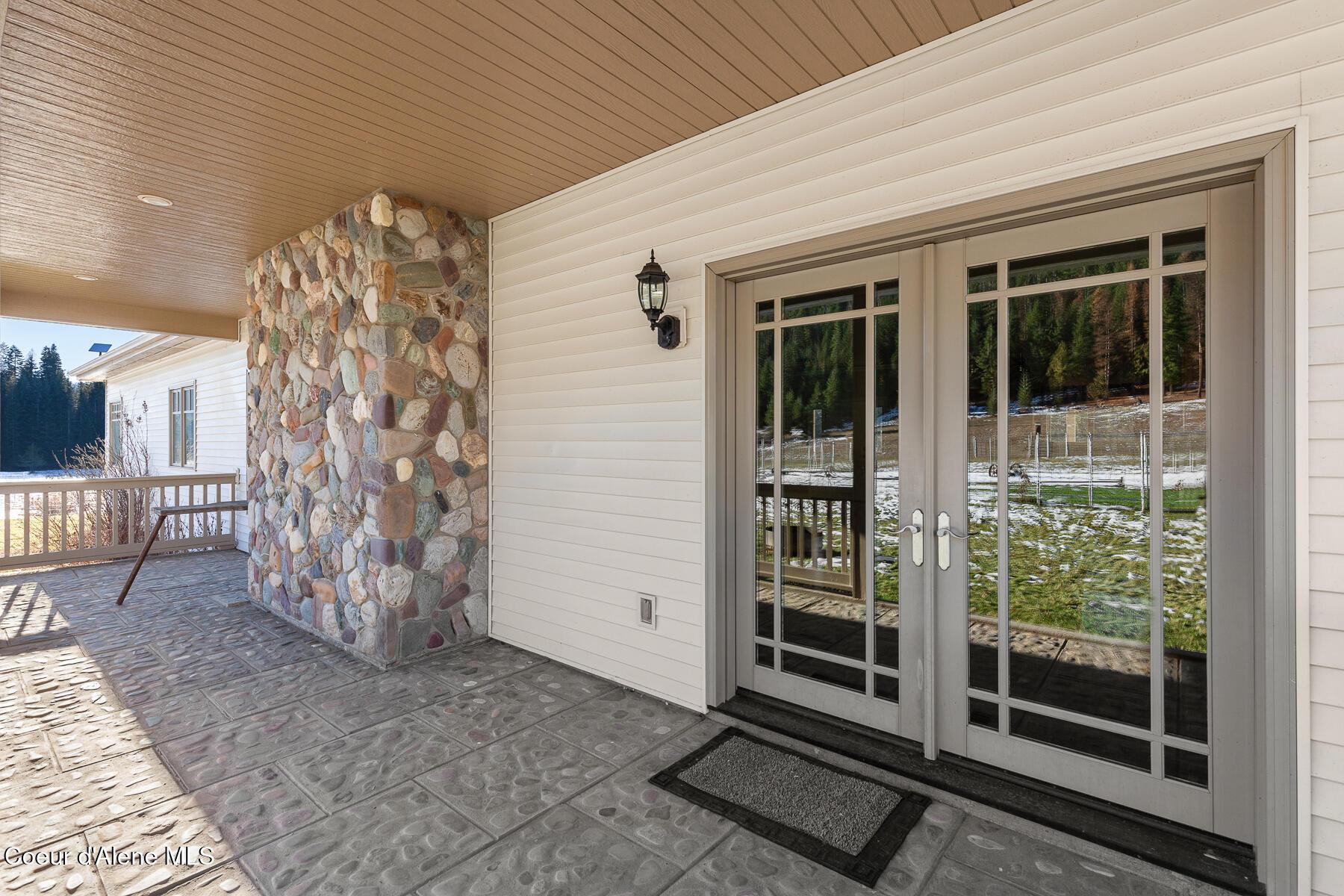 Image 4: 828WForkEagleCreekRd-30