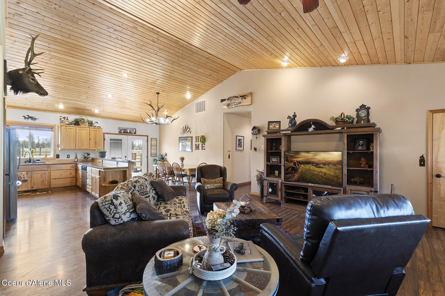 Image 4: Open-Concept Living