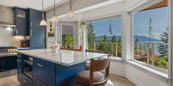 Image 2: Chef's Gourmet Kitchen
