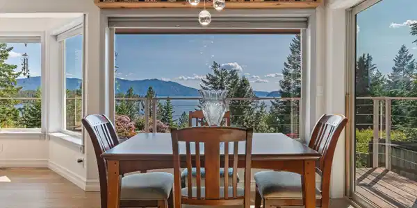 Image 4: Dining with a View