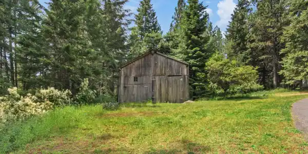 Image 3: 002_Barn