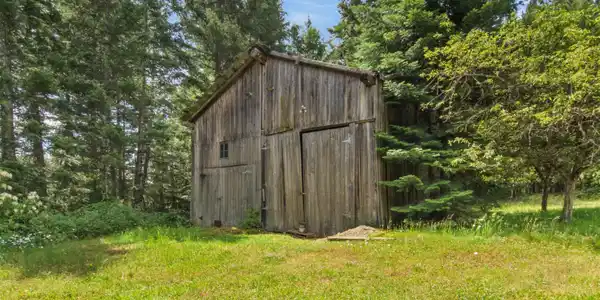 Image 4: 003_Barn